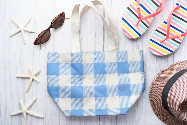 Flat composition of summer beach accessories on table. — Stock Photo, Image