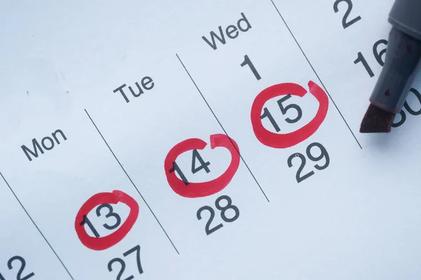 Concept de date limite avec marque rouge sur la date du calendrier — Photo