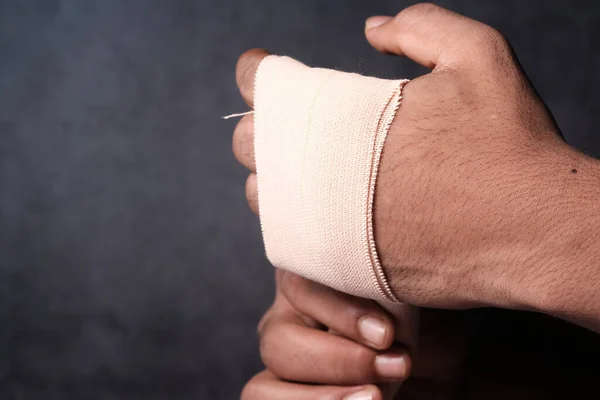 Person hands with gauze bandage wrapped around . — Stock Photo, Image