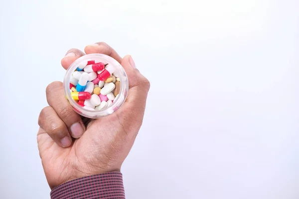 Ansicht von Hand haltenden Pillenbehältern isoliert auf weiß — Stockfoto