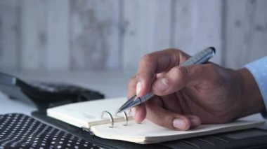 Not defterine insan el yazısını kapat.