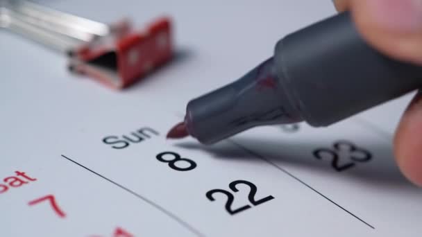 Concepto de plazo con marca roja en la fecha del calendario — Vídeo de stock