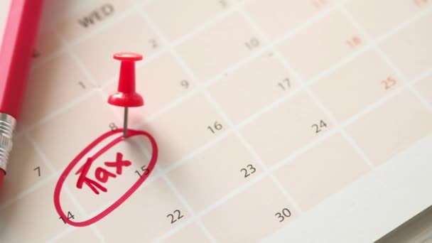 Concepto de día de impuestos con círculo rojo en la fecha del calendario — Vídeo de stock