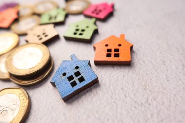  Masada madeni para ve ev yığını ile finans kavramı 