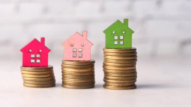  Masada madeni para ve ev yığını ile finans kavramı 