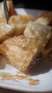 Lezzetli Türk çorbası tabakta servis ediliyor..