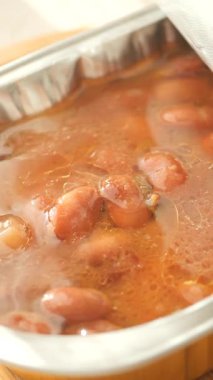 Kaşık kıracağı, konserve fasulye. .