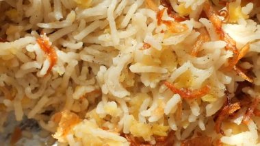 Lezzetli biryani 'yi taze malzeme ve baharatlarla nasıl hazırlayacağını öğren..