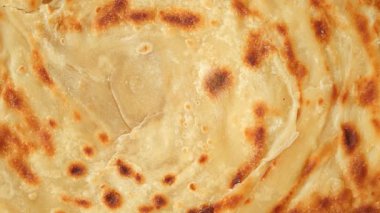 Altın çıtır tabakayla mükemmel bir paratha nasıl pişirilir izle..