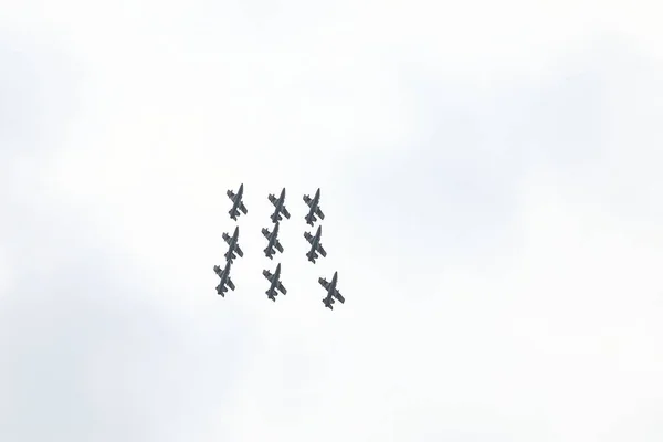 Das Kunstflugteam Der Italienischen Luftwaffe Frecce Tricolori Gibt Eine Flugvorführung — Stockfoto