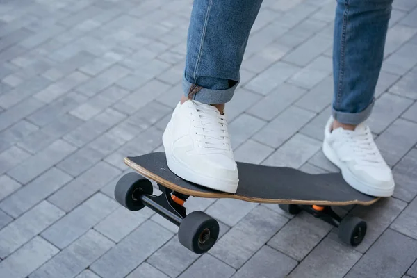 Seorang Pria Naik Skateboard Jalanan Kota Praktek Skateboard Trick Olahraga — Stok Foto