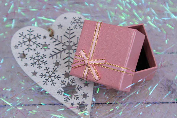 Caja Regalo Rosa Con Lazo Oro Sobre Fondo Brillante Envoltura — Foto de Stock