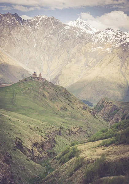 Imagen Vintage Iglesia Trinidad Gergeti Delantal Nacional Kazbegi Iglesias Ortodoxas —  Fotos de Stock