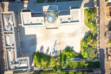 Avlabari bölgesinin yukarısından, Tiflis 'ten başkanlık sarayı. Georgia mı? Kafkasya 'da siyaset ve cumhurbaşkanı.