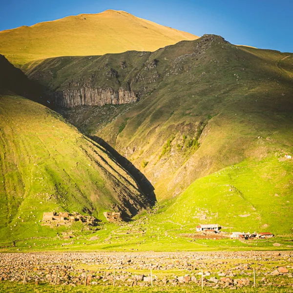 Ruinas Valle Agatkau Parque Nacional Kazbegi Paisajes Del Cáucaso — Foto de Stock