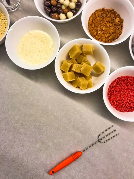 Tigelas Doces Naturais Fazendo Ingredientes Mesa Cinza Com Garfo Vermelho — Fotografia de Stock