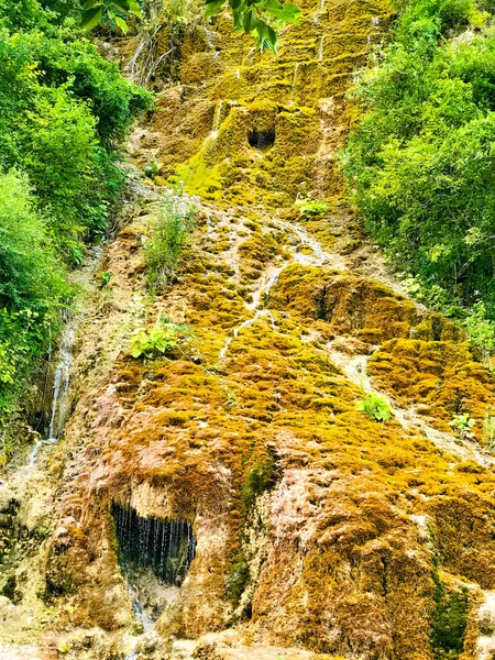 Waterval Van Liefde Met Groene Bomen Buurt Toeristische Attractie Racha — Stockfoto