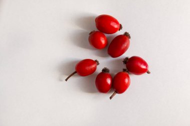 Rosehip çayı vitamin açısından zengindir ve yenileyici olarak kullanılır.