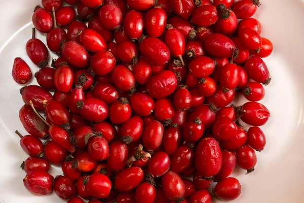 Rosehip çayı vitamin açısından zengindir ve yenileyici olarak kullanılır.