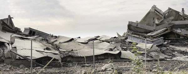 Edifício Concreto Industrial Destruído Por Greve Cena Desastre Cheia Detritos — Fotografia de Stock