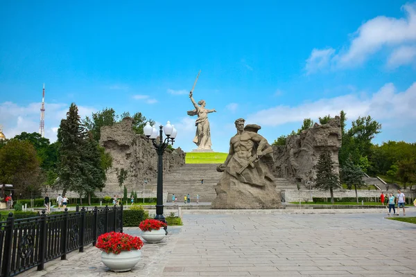 Russland Wolgograd Mai 2018 Touristen Auf Dem Denkmalkomplex Mamayev Kurgan — Stockfoto