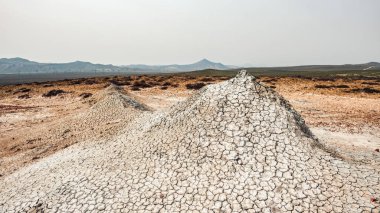 Bir küçük çamur volkan