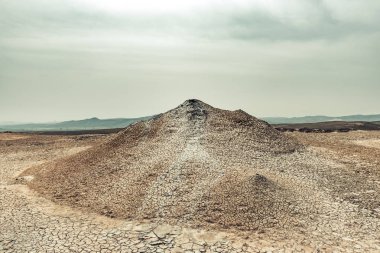 Şaşırtıcı çamur yanardağ, volkanik çamur