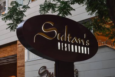 Bakü, Azerbaycan, 03 Temmuz 2018. Bakı ş., Sultan Restoran sokaklarında gece