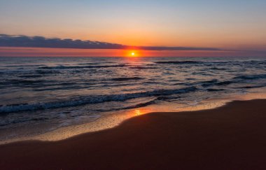 Denizde inanılmaz güzel gündoğumu