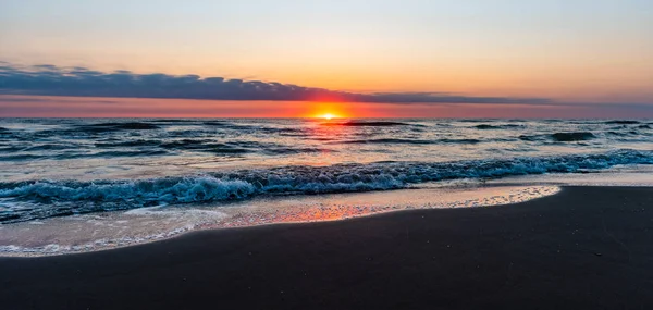 Incredibile bella alba al mare — Foto Stock