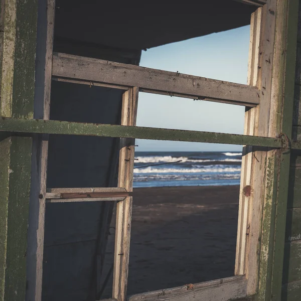 Okno Dřevěné Opuštěného Domu — Stock fotografie