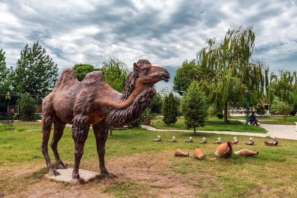 Khachmaz Azerbejdżan Wrzesień 2018 Rzeźby Parku Miejskim Beż Camel — Zdjęcie stockowe