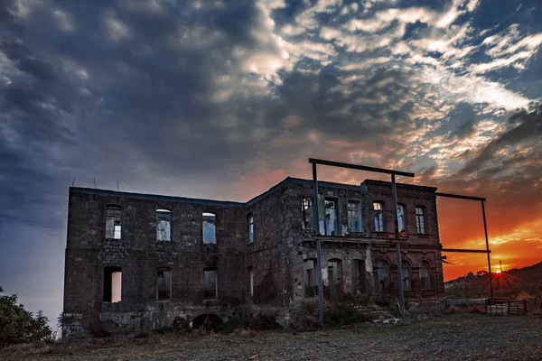 Внешний Вид Разрушенного Заброшенного Дома — стоковое фото