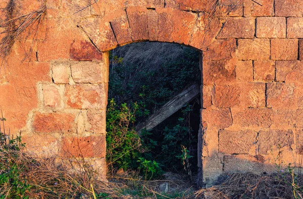 Arc Dans Vieille Maison Abandonnée Ruine — Photo