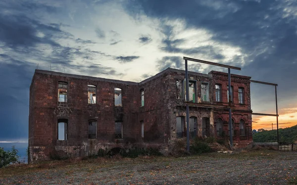 Внешний Вид Разрушенного Заброшенного Дома — стоковое фото