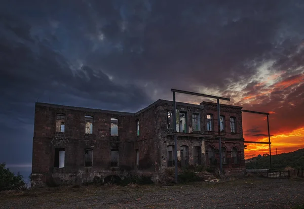 Внешний Вид Старого Разрушенного Дома Призрака — стоковое фото