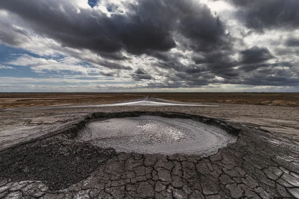 泥の火山の噴火 自然現象を驚くべき — ストック写真