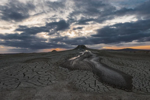 泥火山の夕日 自然現象を驚くべき — ストック写真