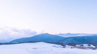 Kar kaplı dağlar, kış manzarası