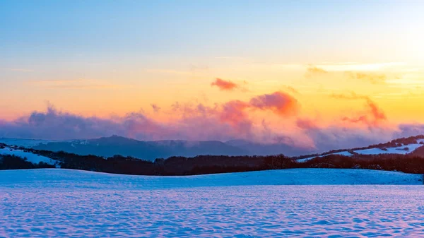 Amazing Beautiful Vibrant Winter Sunset Mountains — Stock Photo, Image