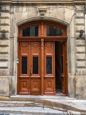 Eski şehrin eski ahşap kapı