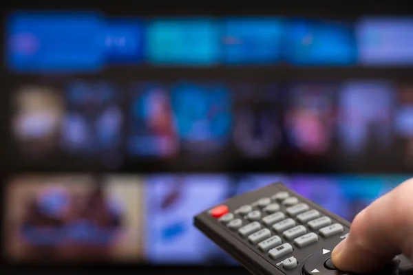 TV elinde uzaktan