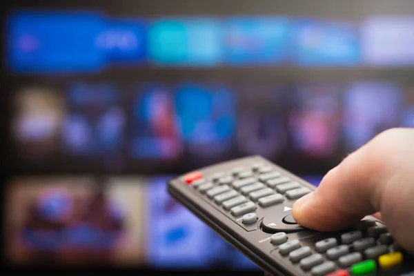 TV elinde uzaktan