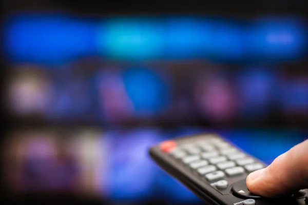 TV elinde uzaktan