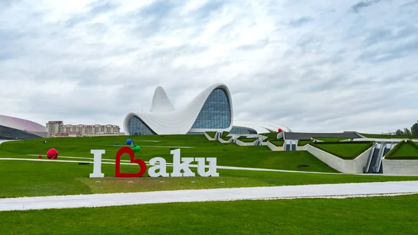 Bakü 'ye bayılırım.