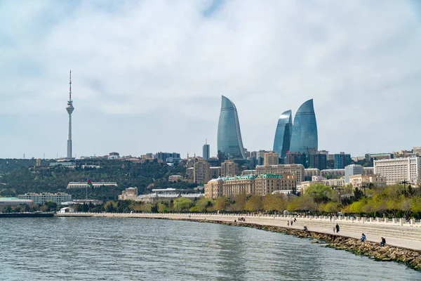 Baku, Azerbaijão 16 de abril de 2019 Vista das Torres de Chama — Fotografia de Stock