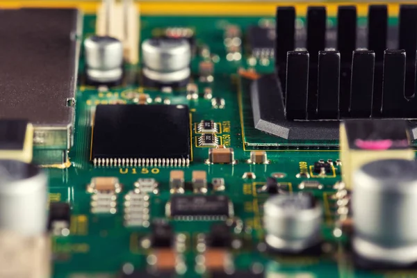 Electronic components on the PCB — Stock Photo, Image