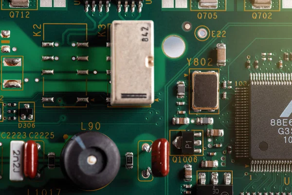 Electronic components on the PCB — Stock Photo, Image