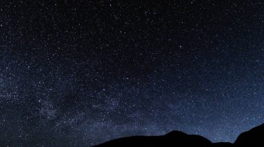 Gece yıldızlı gökyüzü arka plan, evren