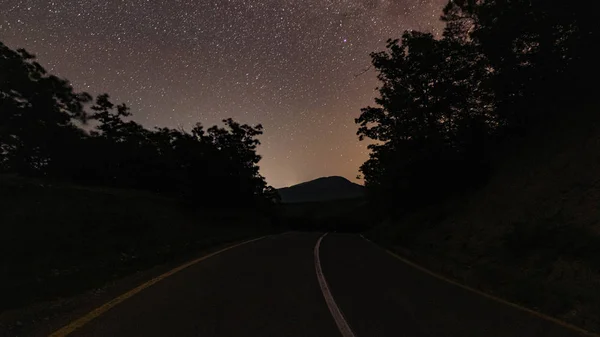 Strada vuota durante la notte — Foto Stock